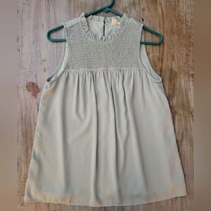 Chic Sleeveless Blouse in Soft Gray